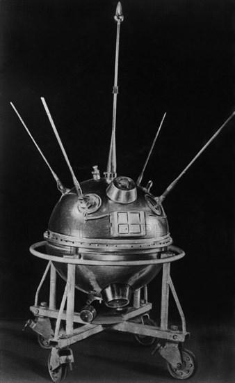 Luna 20 photograph 1: Soviet Space Program — Luna 20 spacecraft at the Apollonius Highlands landing site, February 1972. (Public domain / Soviet Space Program)